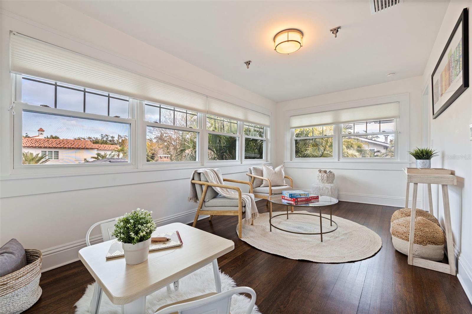 Listing photo id 28 for 646 17th Ave Ne