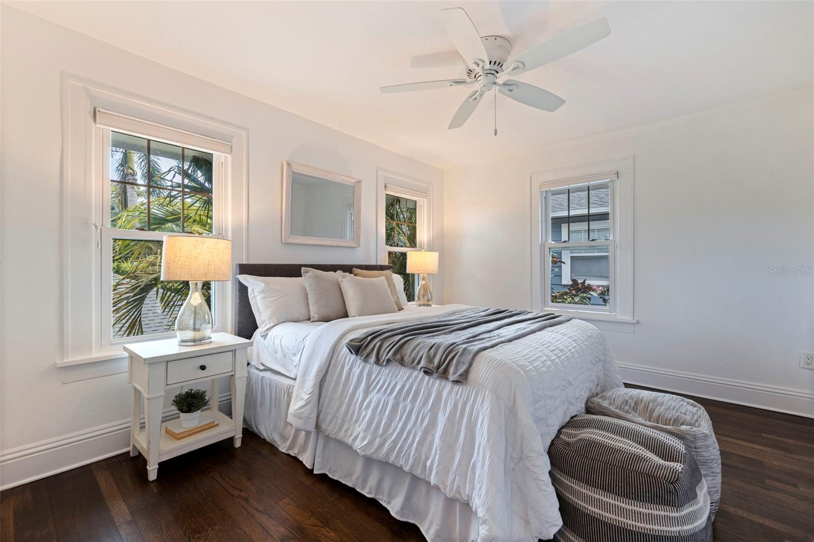 Listing photo id 33 for 646 17th Ave Ne