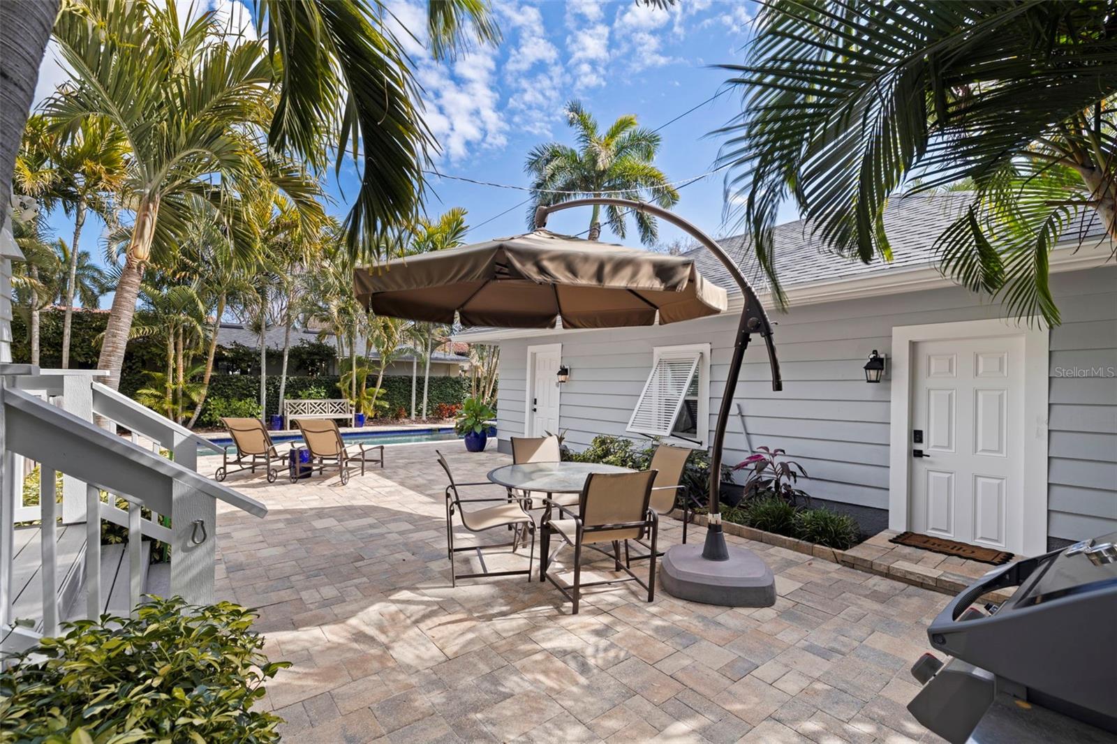 Listing photo id 35 for 646 17th Ave Ne