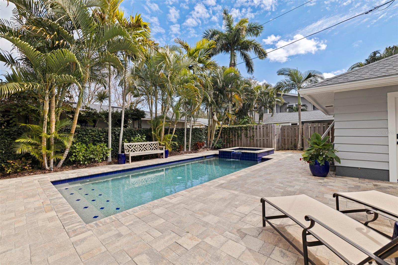 Listing photo id 37 for 646 17th Ave Ne