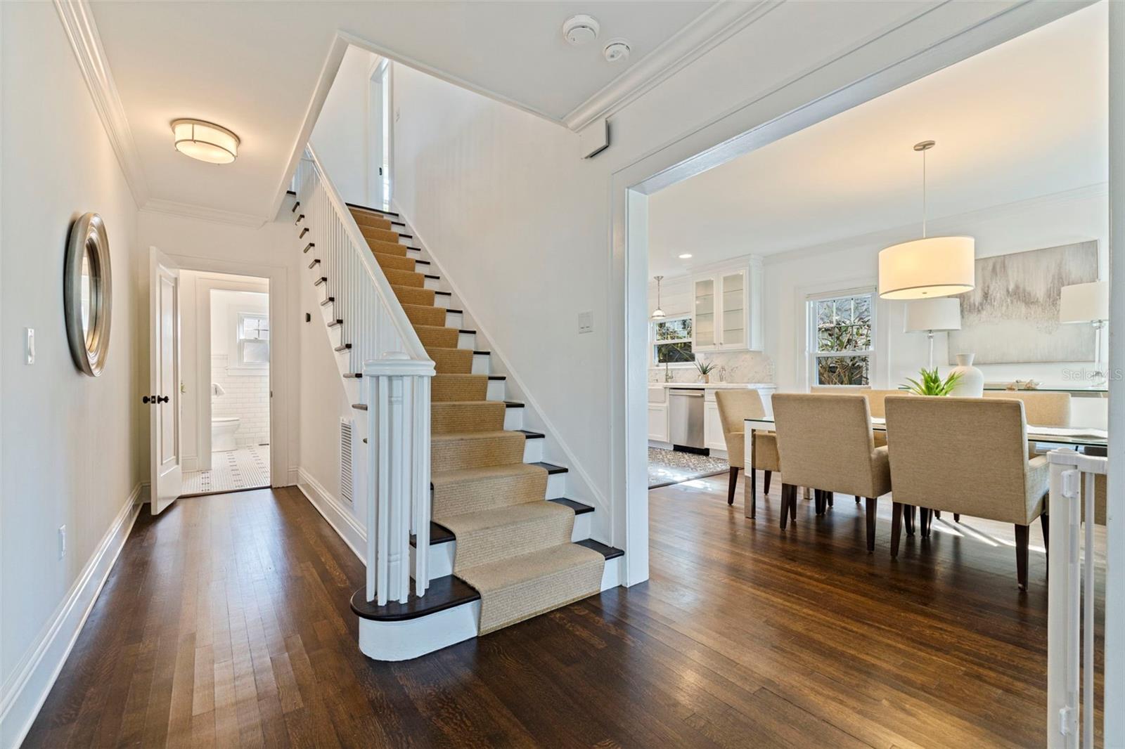 Listing photo id 2 for 646 17th Ave Ne