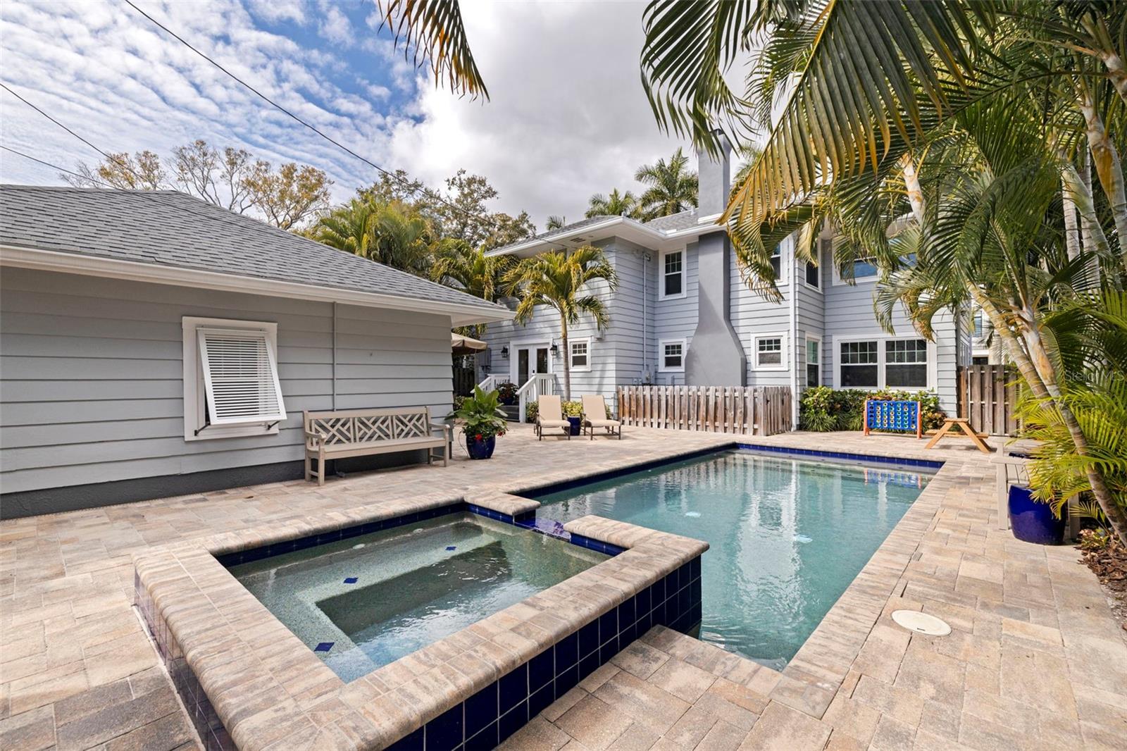 Listing photo id 38 for 646 17th Ave Ne