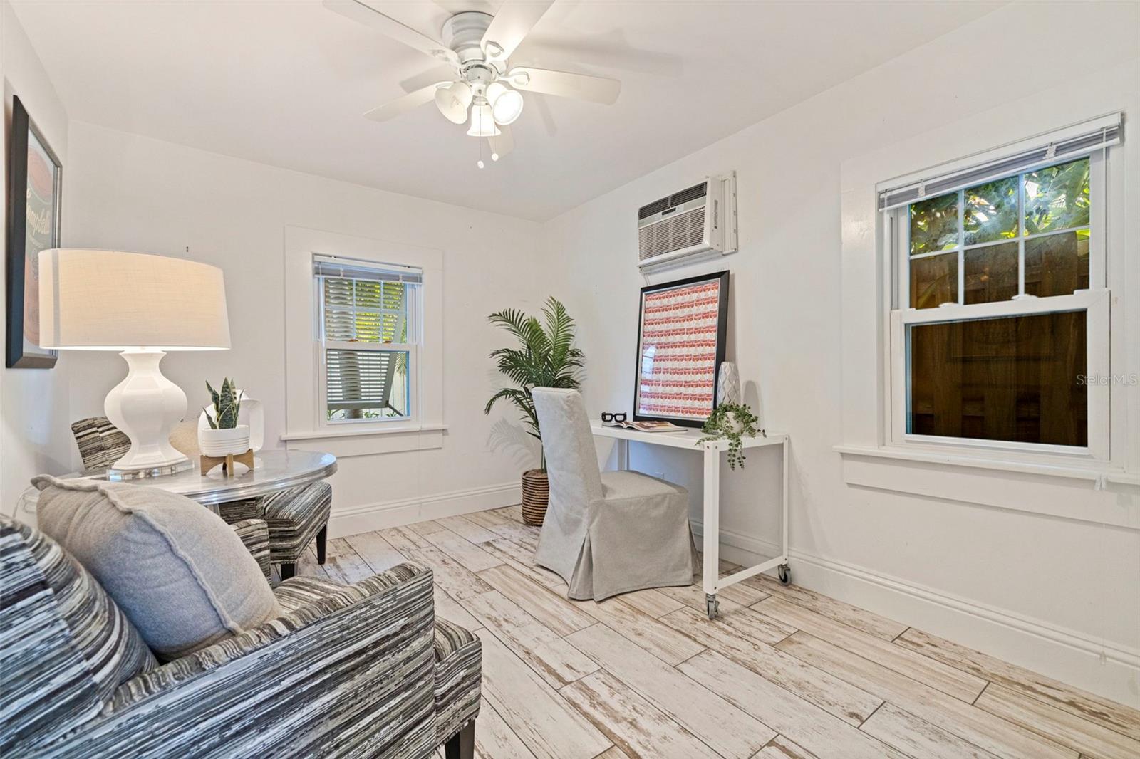 Listing photo id 40 for 646 17th Ave Ne