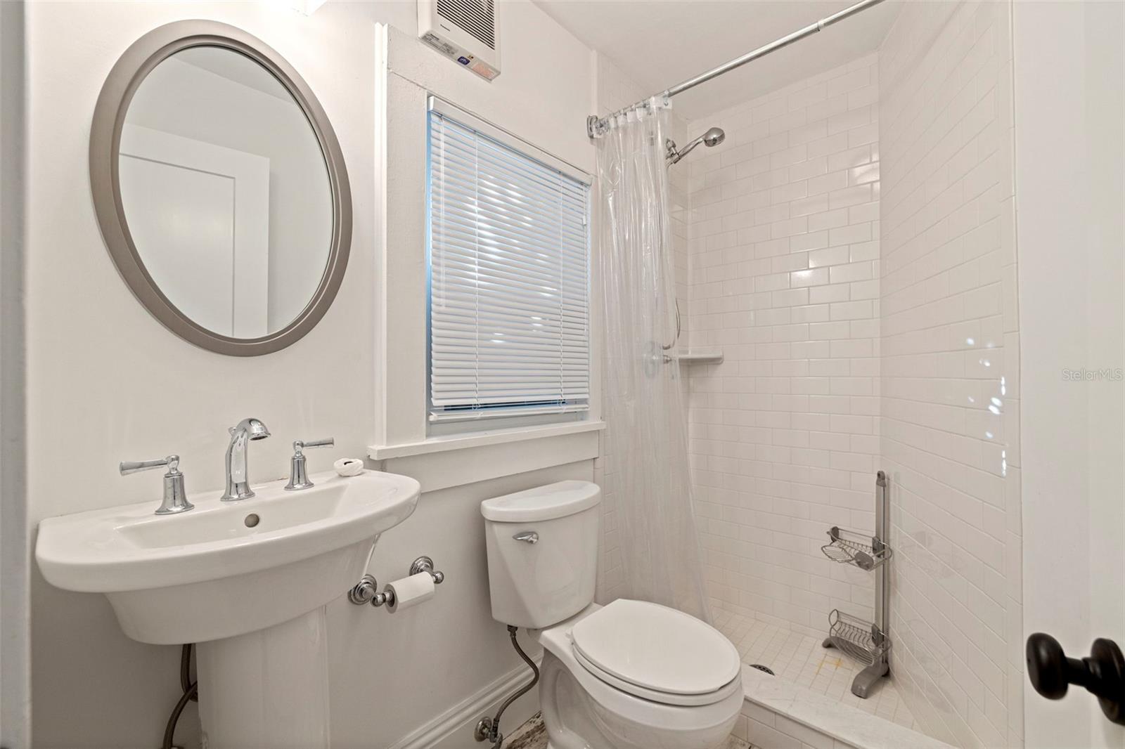 Listing photo id 41 for 646 17th Ave Ne