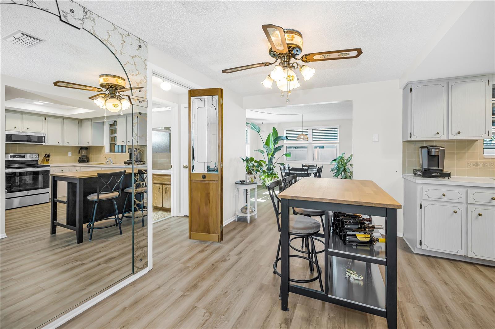 Image 18 of 48 For 4415 Royal Oak Lane