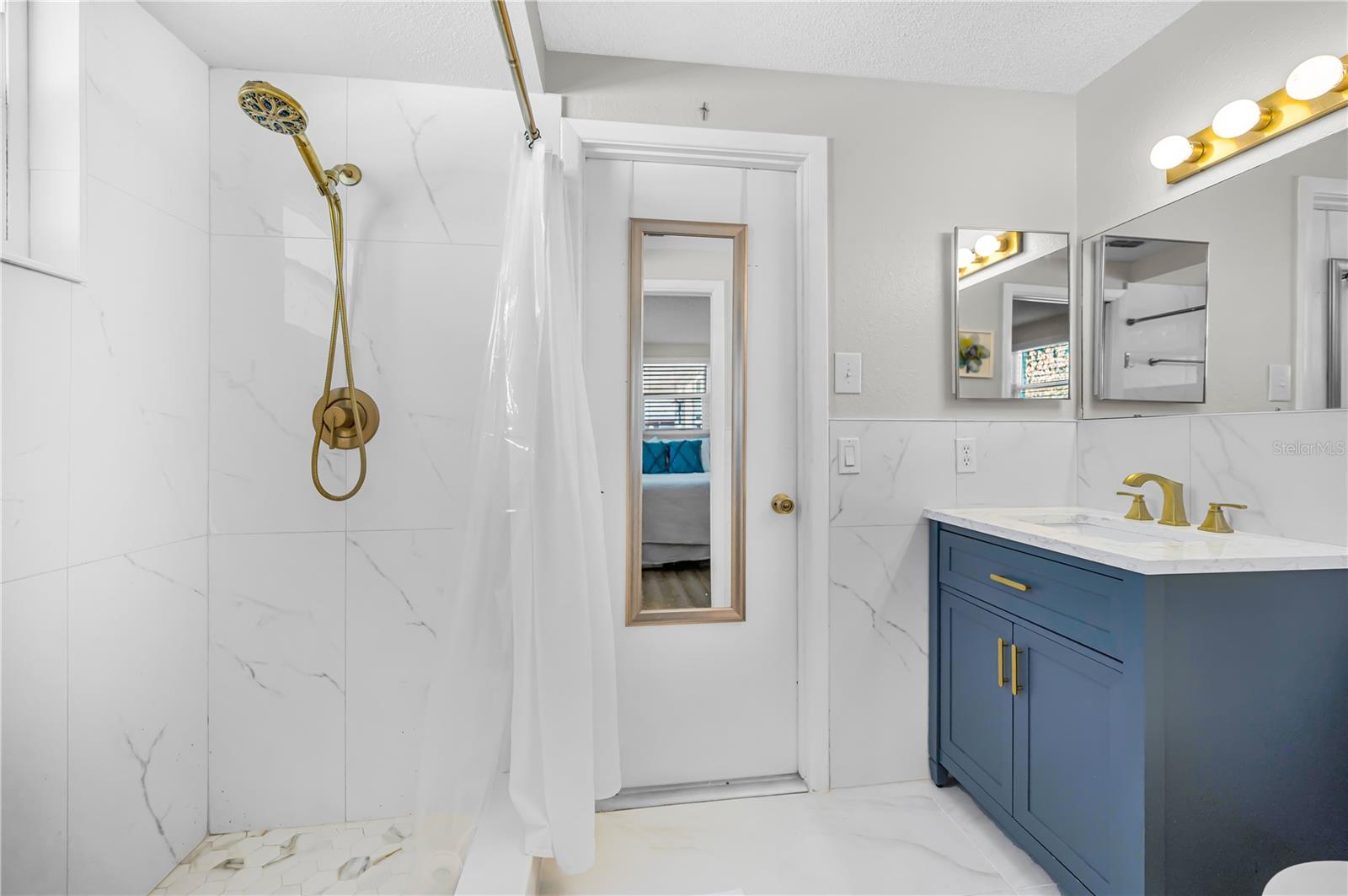 Image 34 of 48 For 4415 Royal Oak Lane