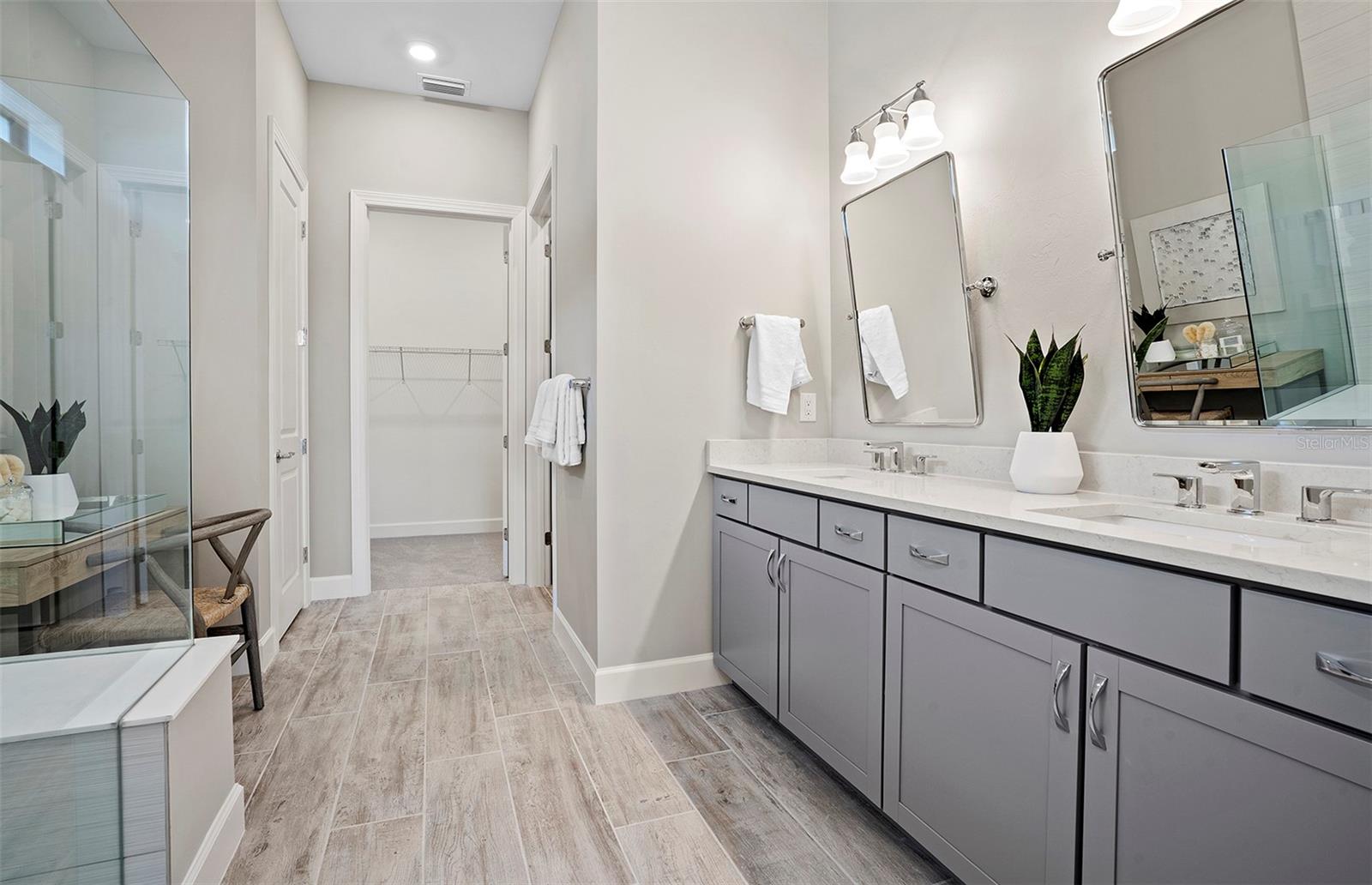 Image 6 of 12 For 6000 Silver Grass Court