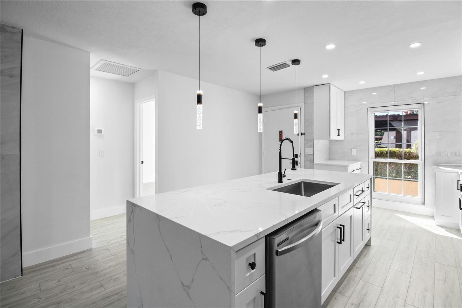 Image 6 of 29 For 7200 Ulmerton Road C3