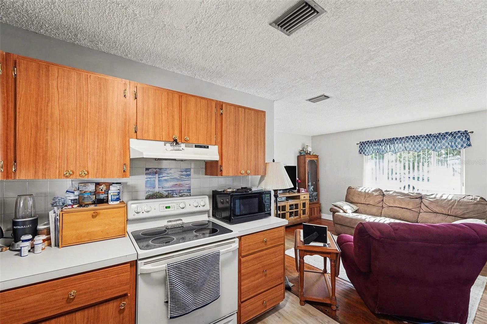 Listing photo id 9 for 5367 46th Avenue N