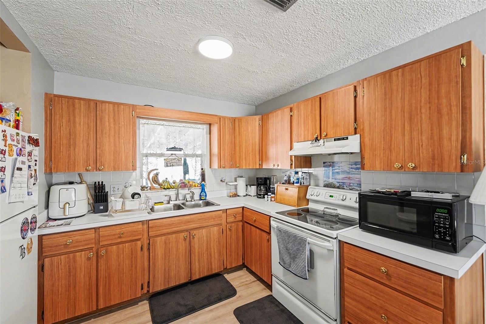 Listing photo id 10 for 5367 46th Avenue N