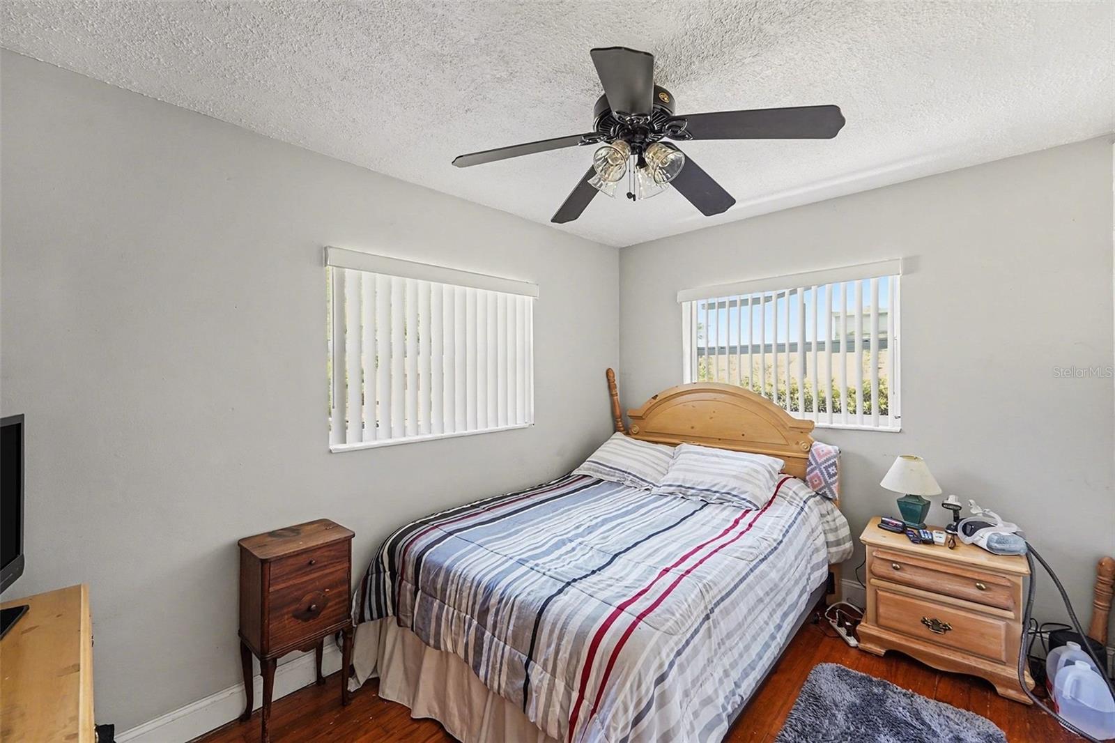 Listing photo id 14 for 5367 46th Avenue N