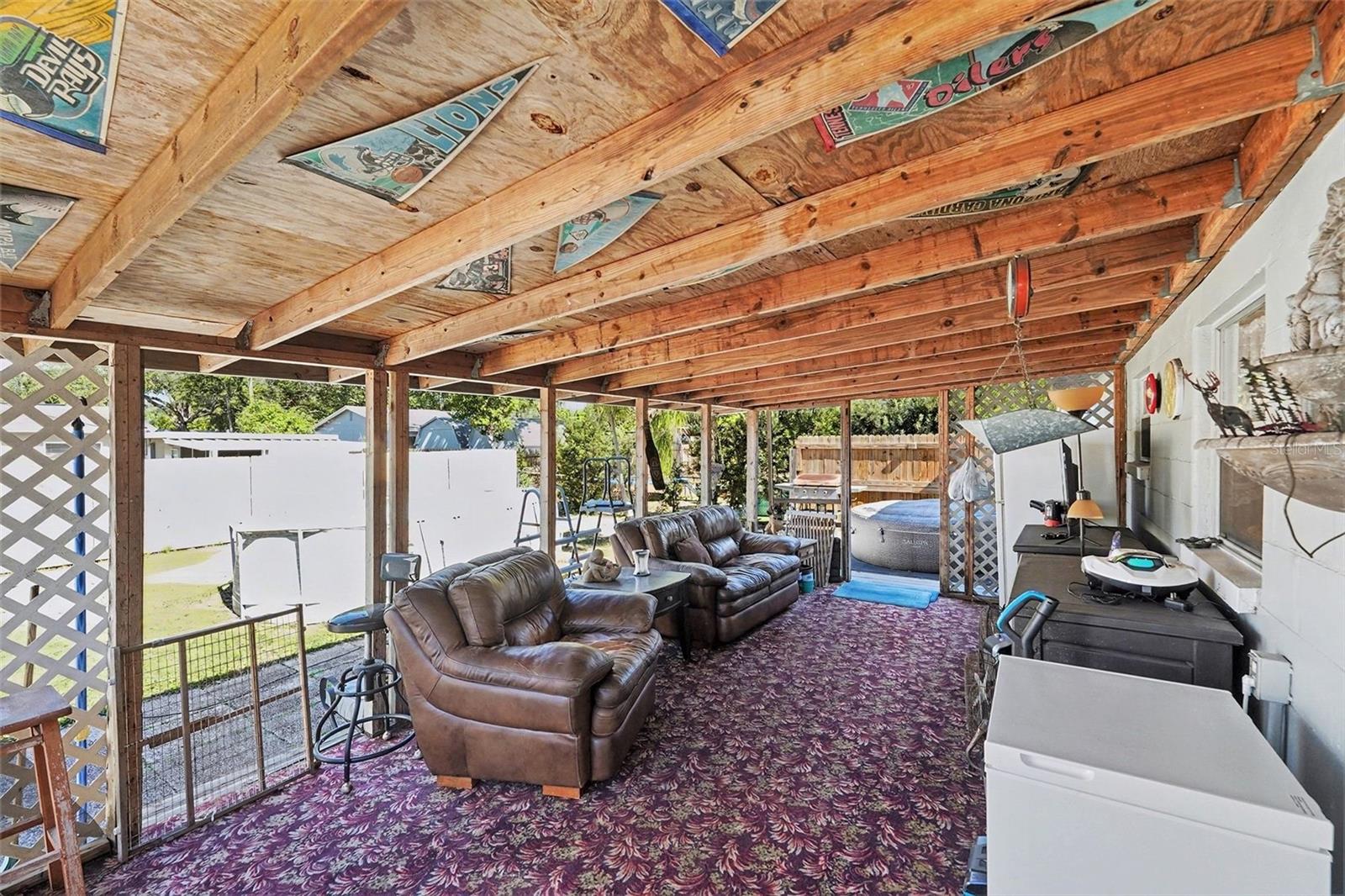 Listing photo id 18 for 5367 46th Avenue N