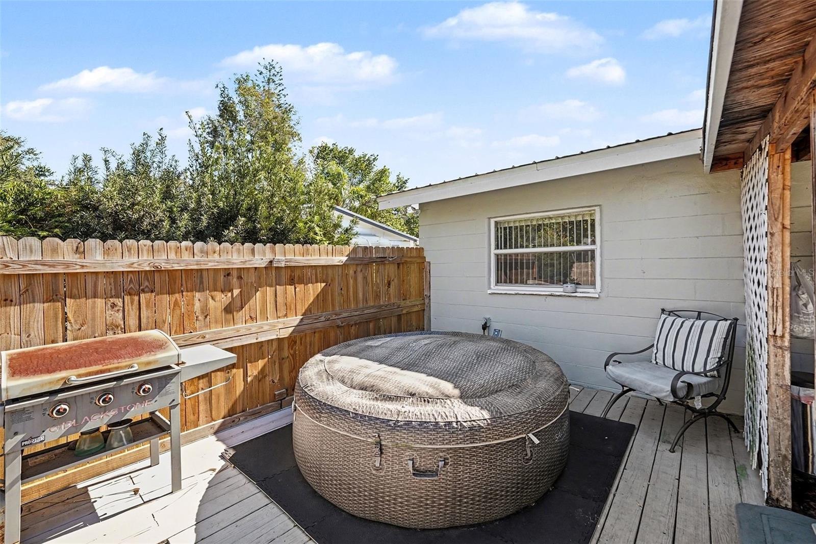 Listing photo id 22 for 5367 46th Avenue N