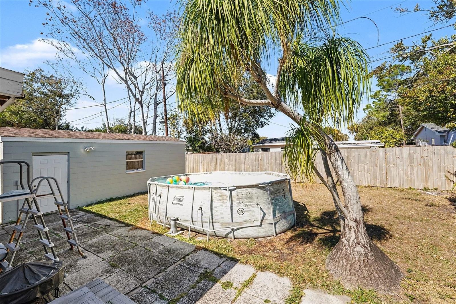 Listing photo id 23 for 5367 46th Avenue N