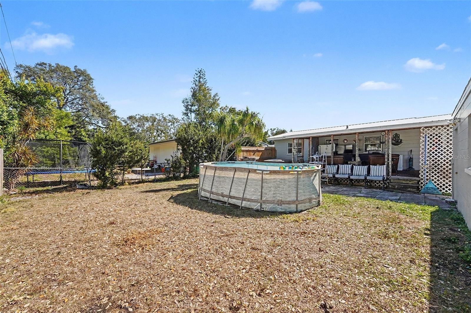 Listing photo id 25 for 5367 46th Avenue N