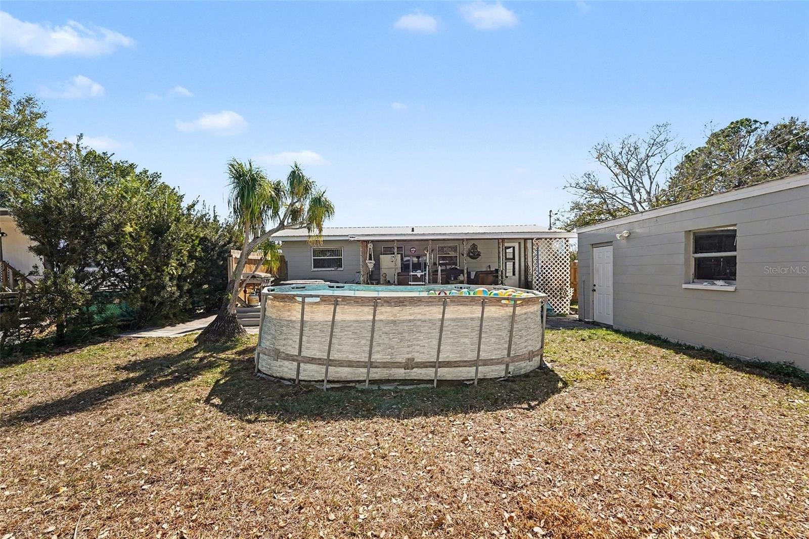 Listing photo id 26 for 5367 46th Avenue N