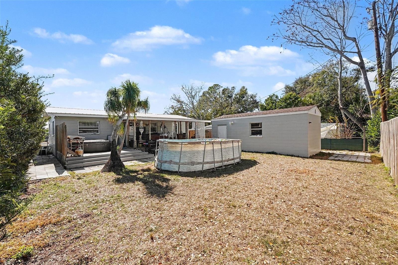 Listing photo id 27 for 5367 46th Avenue N