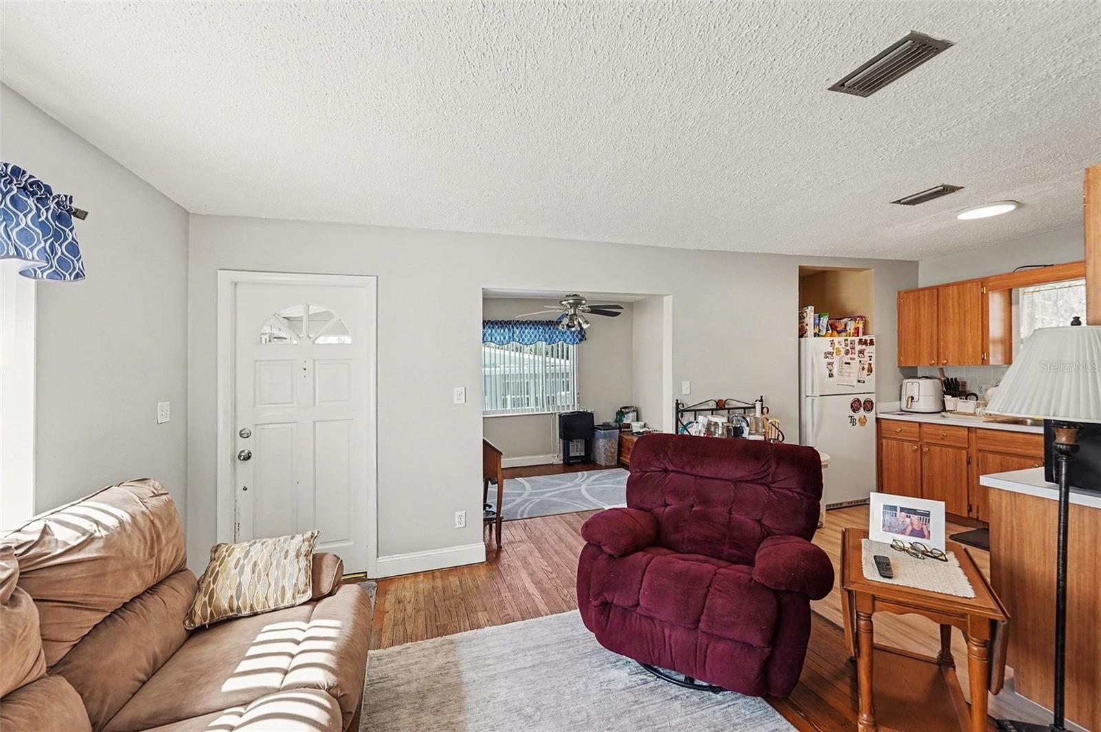 Listing photo id 5 for 5367 46th Avenue N