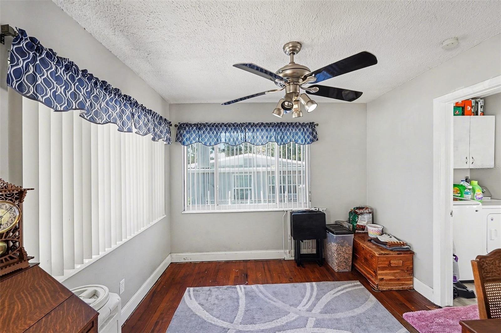 Listing photo id 7 for 5367 46th Avenue N