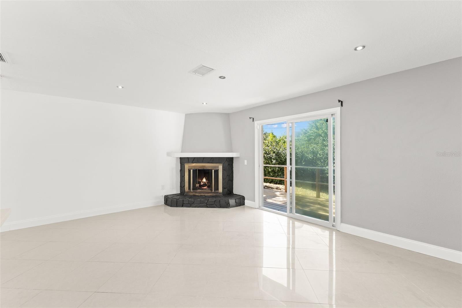 Image 10 of 24 For 4426 Helena Street Ne