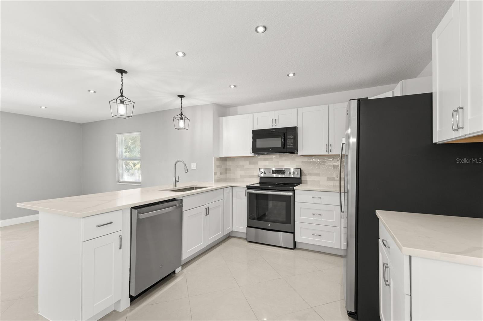 Image 11 of 24 For 4426 Helena Street Ne