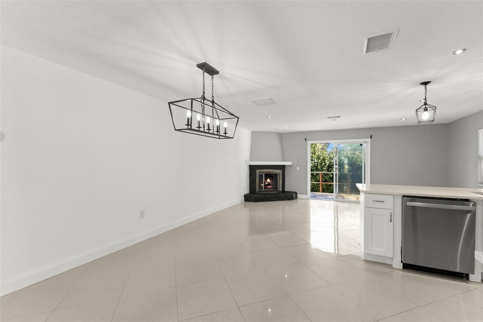 Image 12 of 24 For 4426 Helena Street Ne