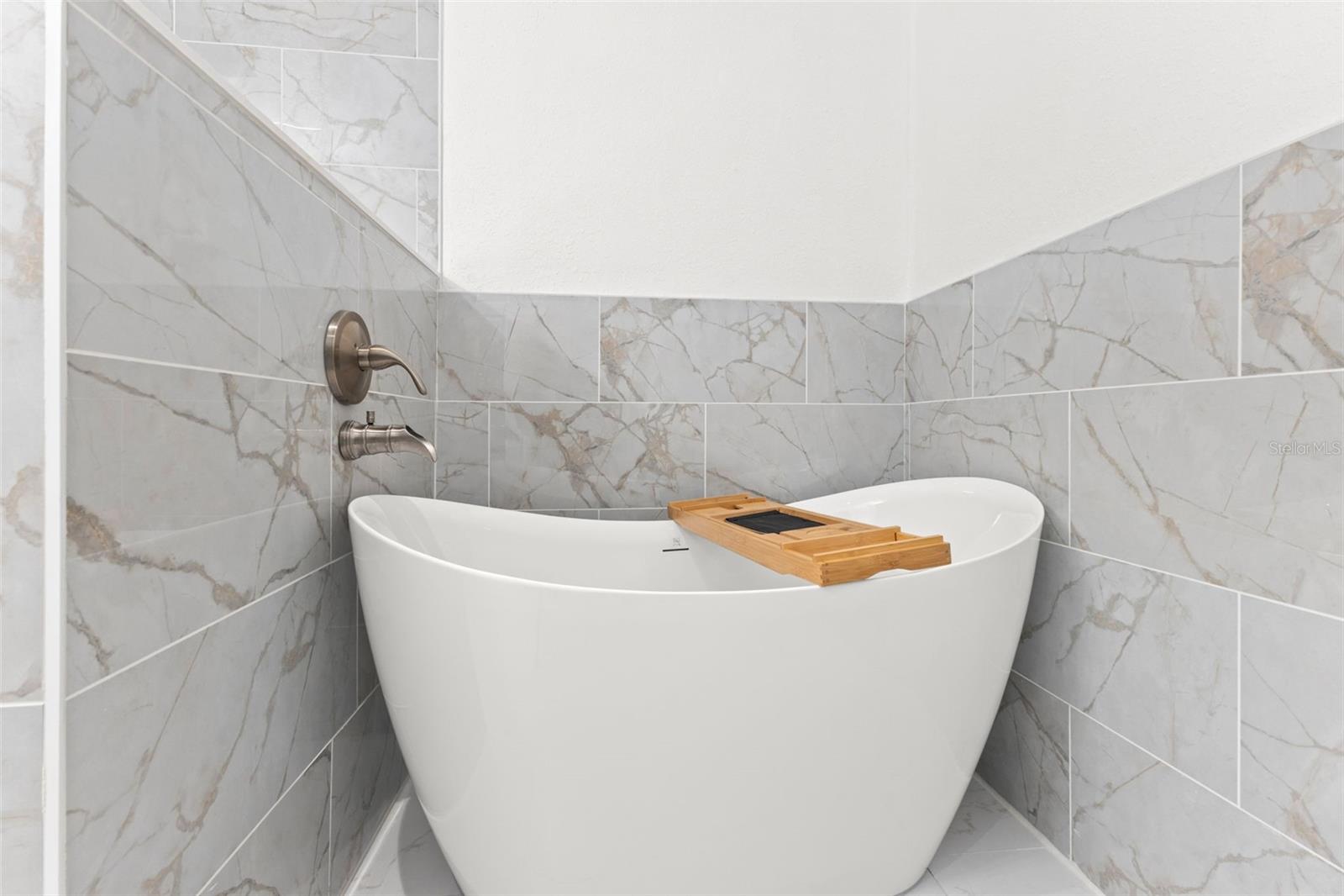 Image 18 of 24 For 4426 Helena Street Ne