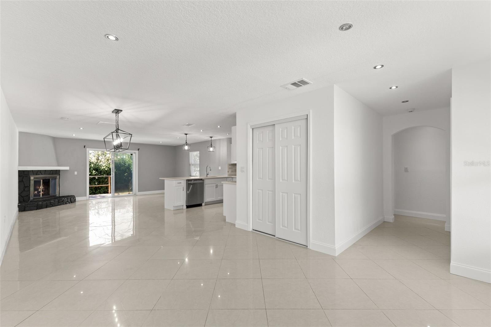 Image 6 of 24 For 4426 Helena Street Ne