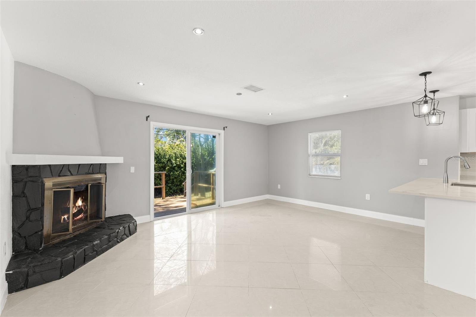 Image 9 of 24 For 4426 Helena Street Ne