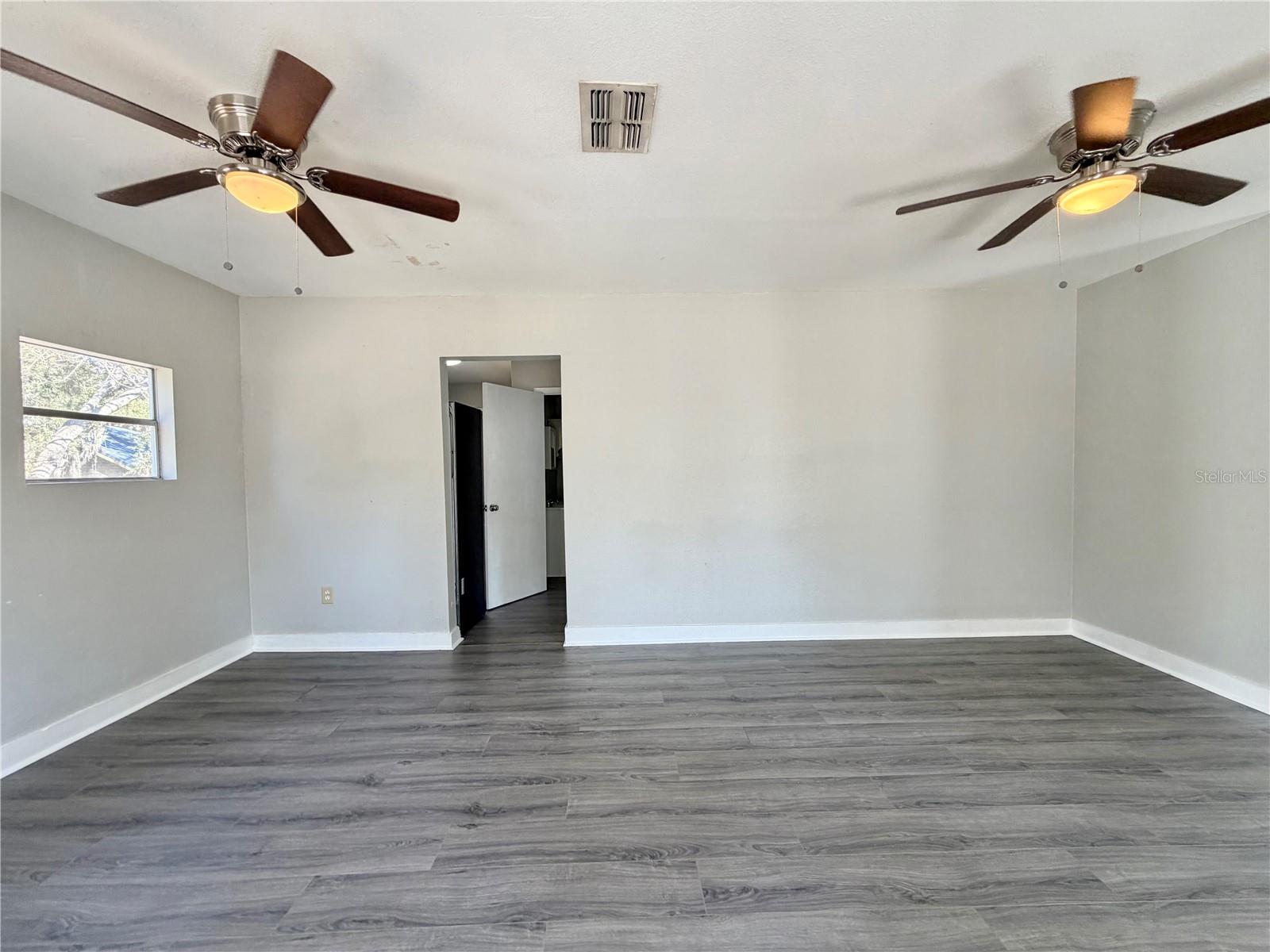 Image 2 of 7 For 506 Park Way