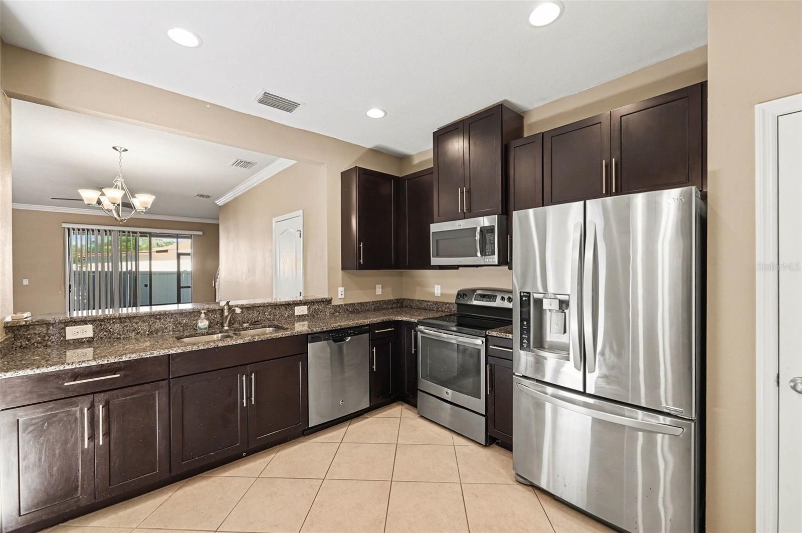 Listing photo id 11 for 5128 Bay Isle Circle