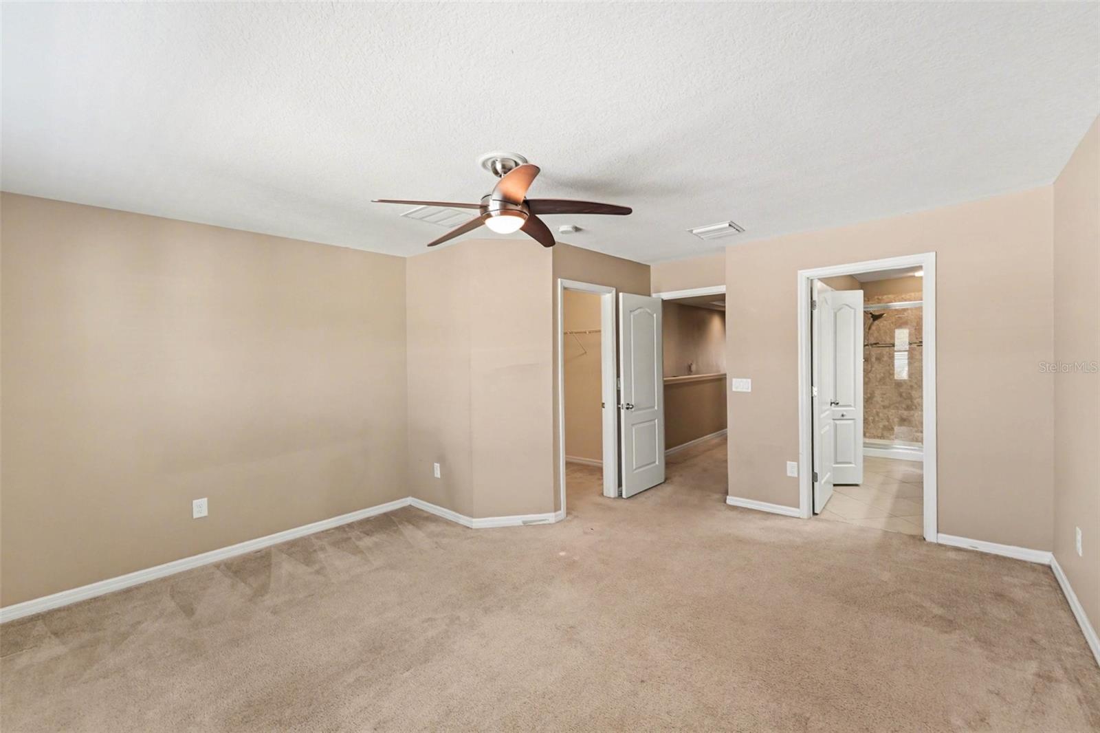 Listing photo id 15 for 5128 Bay Isle Circle