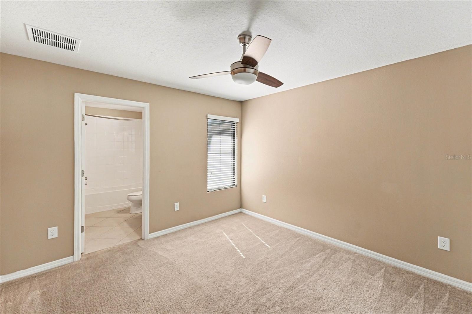 Listing photo id 23 for 5128 Bay Isle Circle