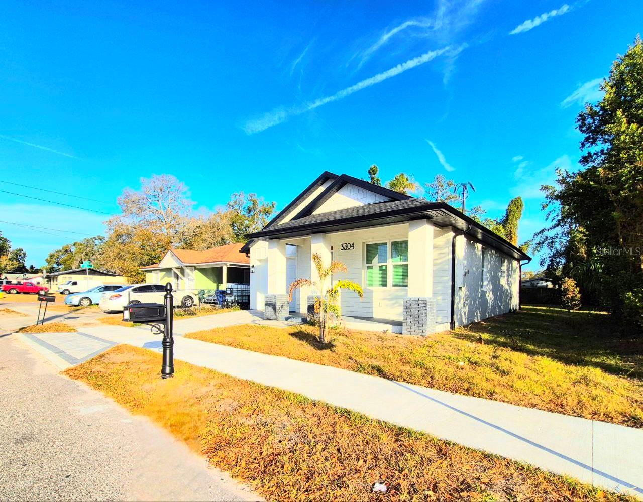 Image 2 of 40 For 3304 North Bay Street