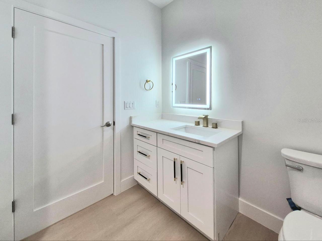 Image 23 of 40 For 3304 North Bay Street