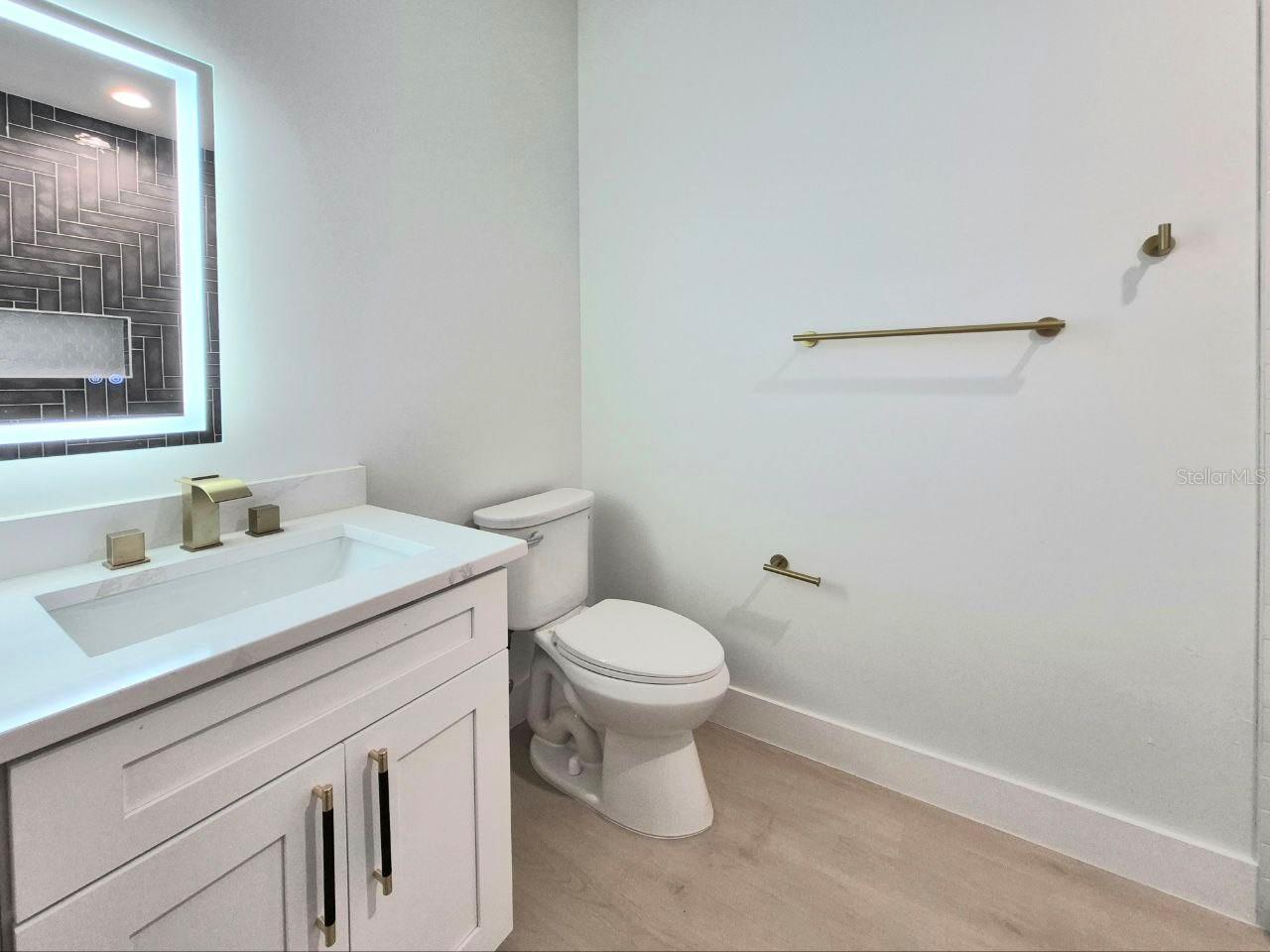 Image 24 of 40 For 3304 North Bay Street