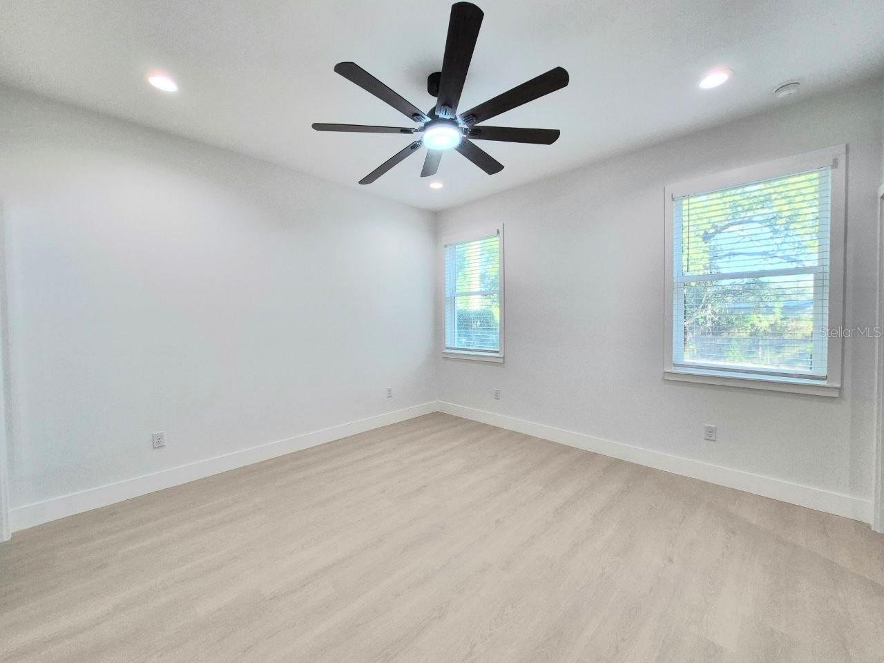 Image 26 of 40 For 3304 North Bay Street