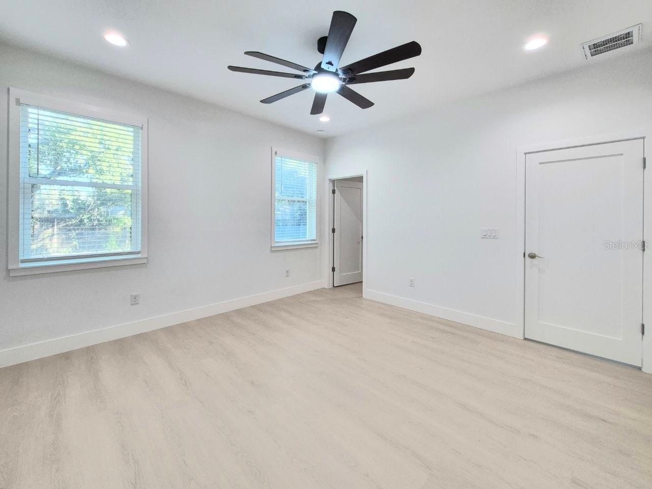 Image 29 of 40 For 3304 North Bay Street