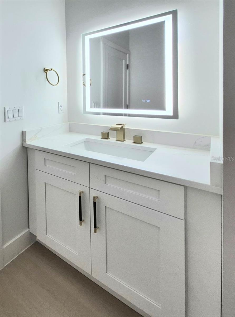 Image 32 of 40 For 3304 North Bay Street