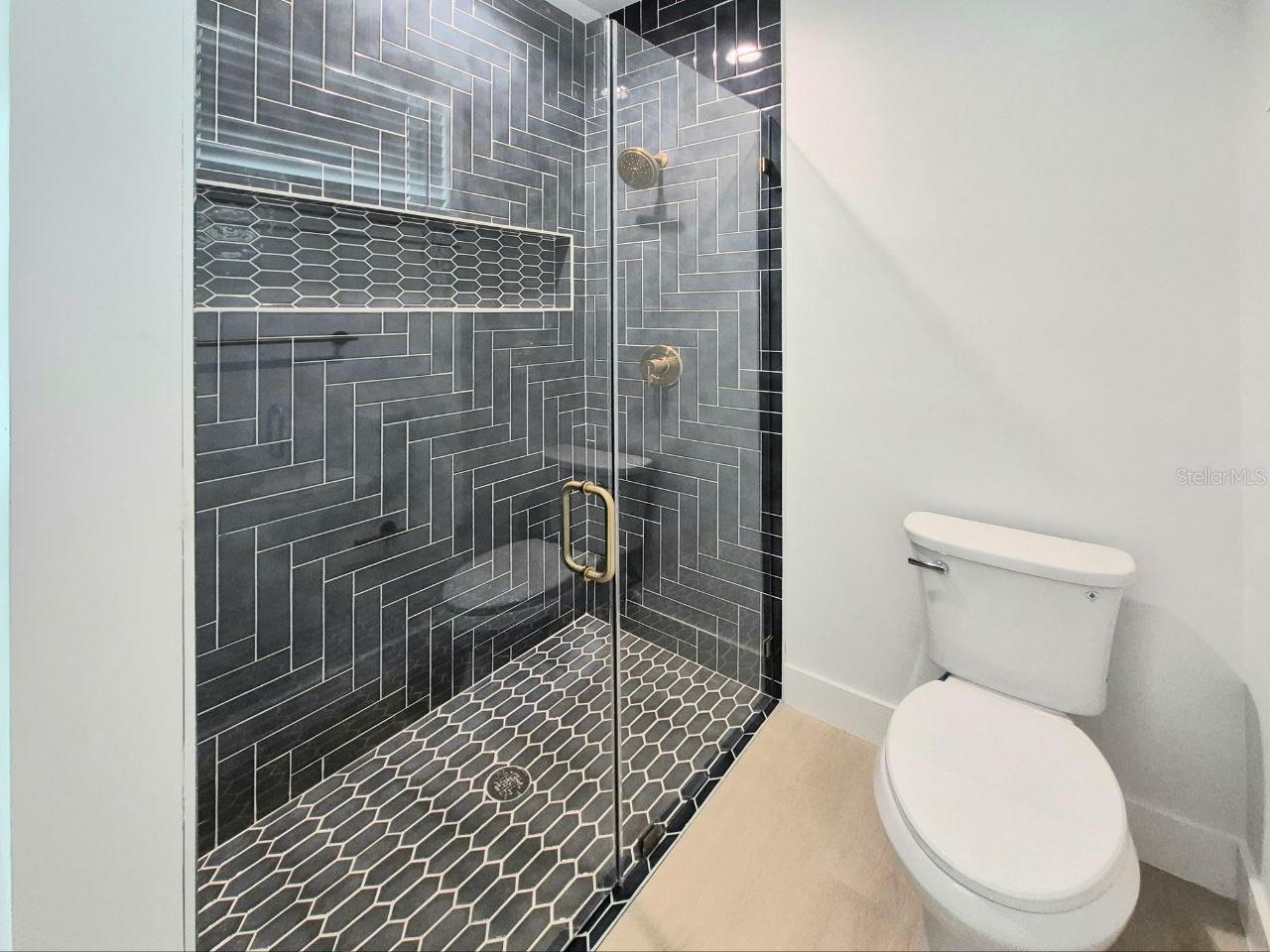 Image 33 of 40 For 3304 North Bay Street