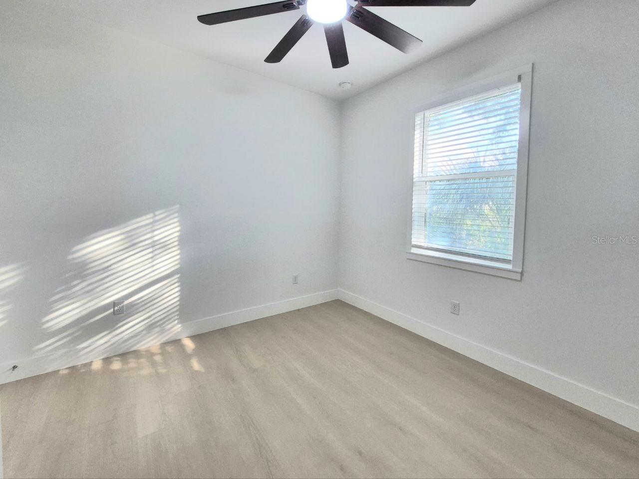 Image 35 of 40 For 3304 North Bay Street