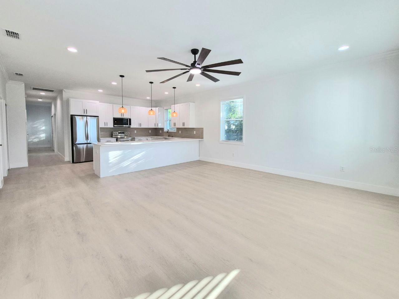 Image 6 of 40 For 3304 North Bay Street