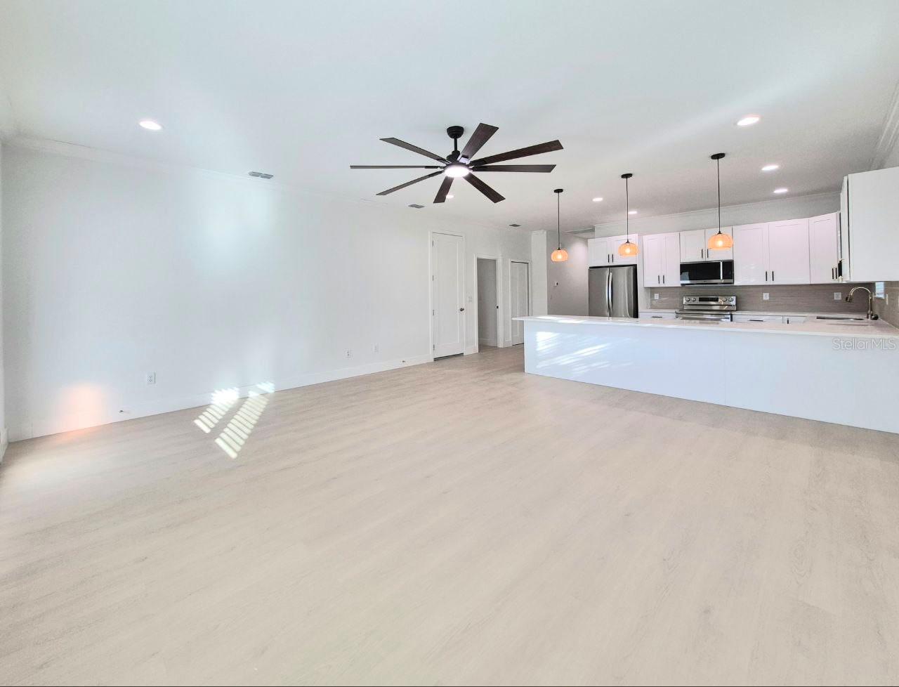 Image 7 of 40 For 3304 North Bay Street