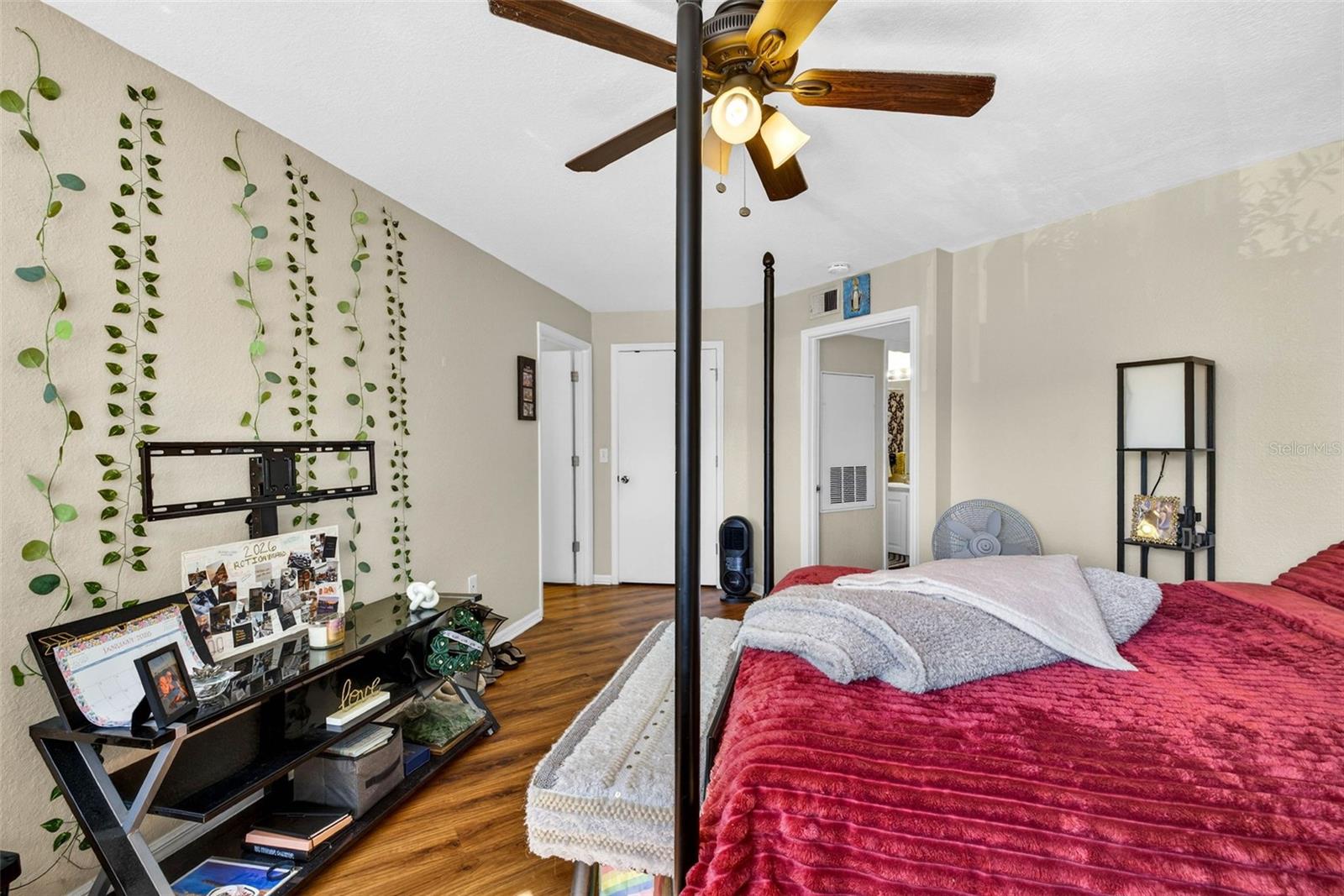 Image 15 of 27 For 8517 Island Breeze Lane 205