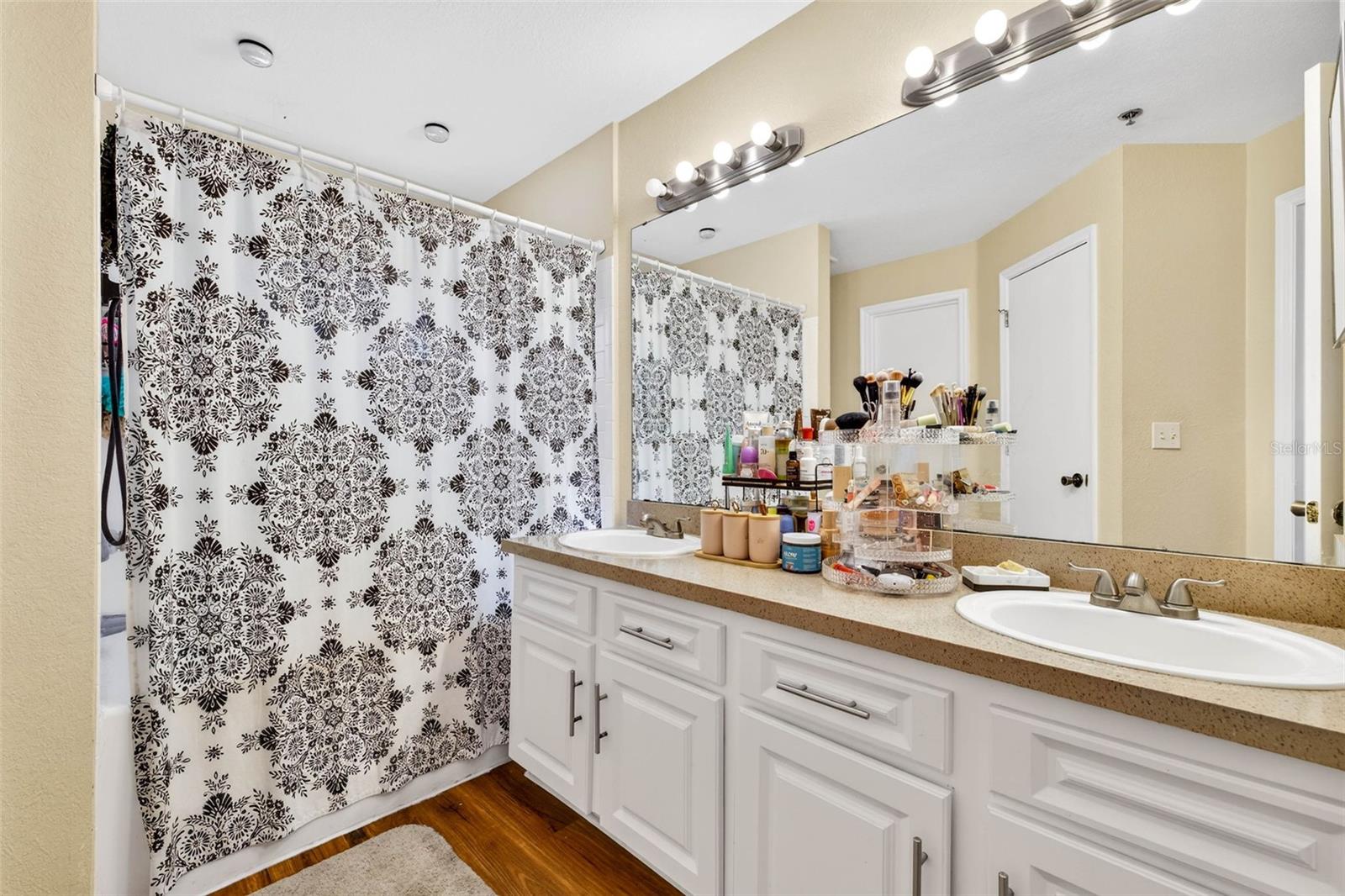 Image 9 of 27 For 8517 Island Breeze Lane 205