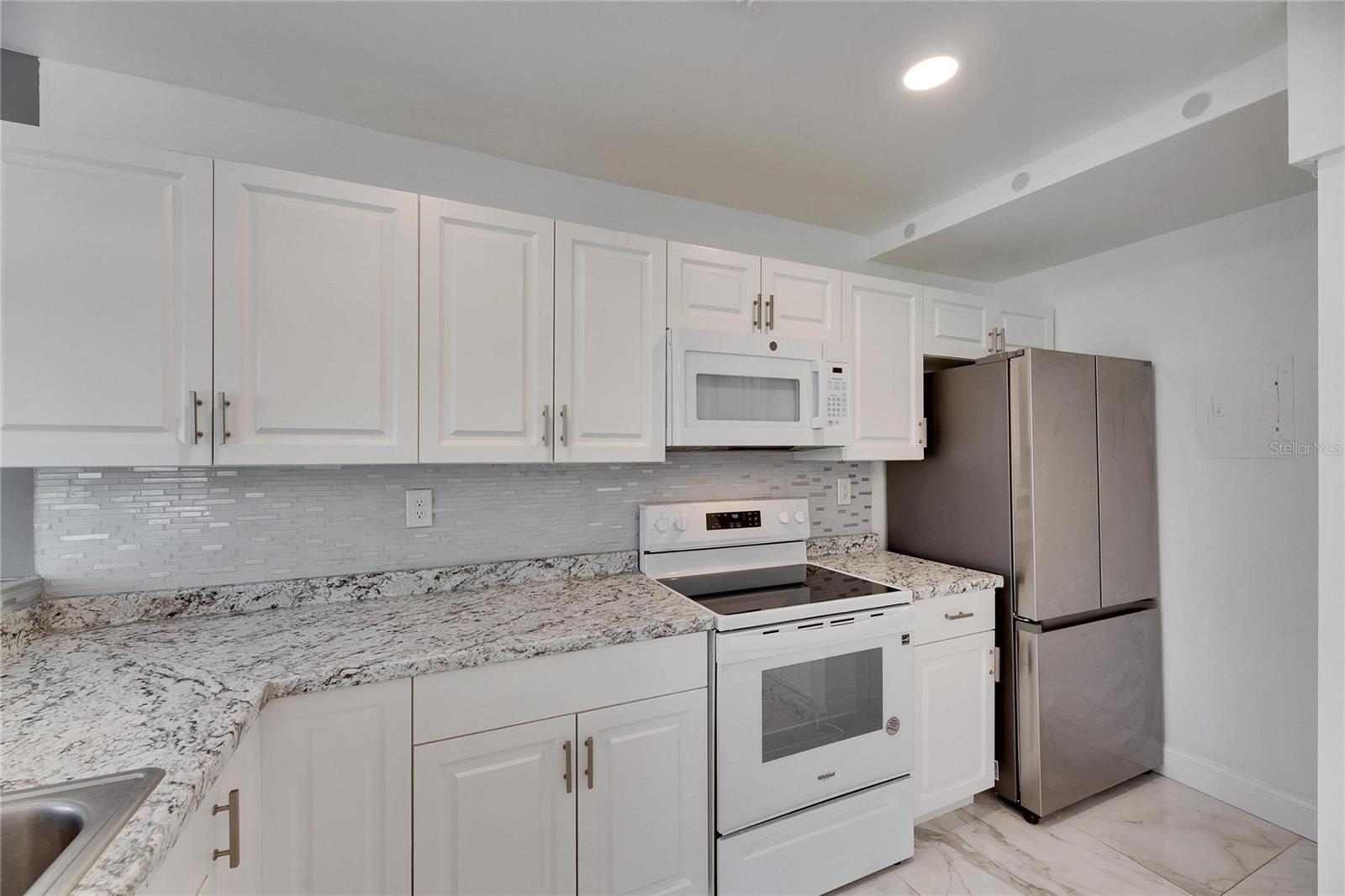 Image 11 of 31 For 1828 Bough Avenue 3