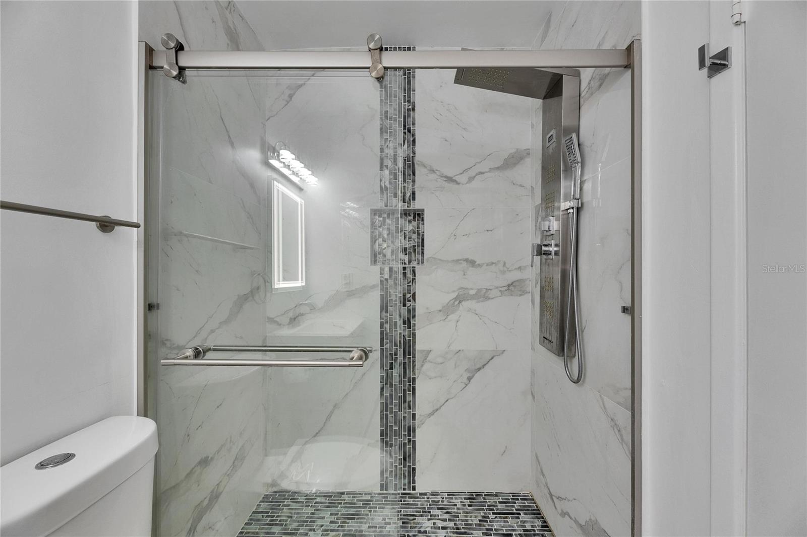 Image 16 of 31 For 1828 Bough Avenue 3