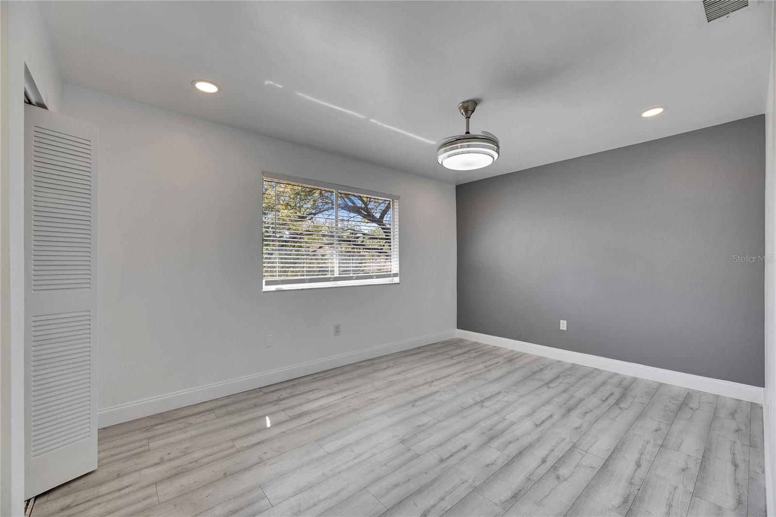 Image 17 of 31 For 1828 Bough Avenue 3