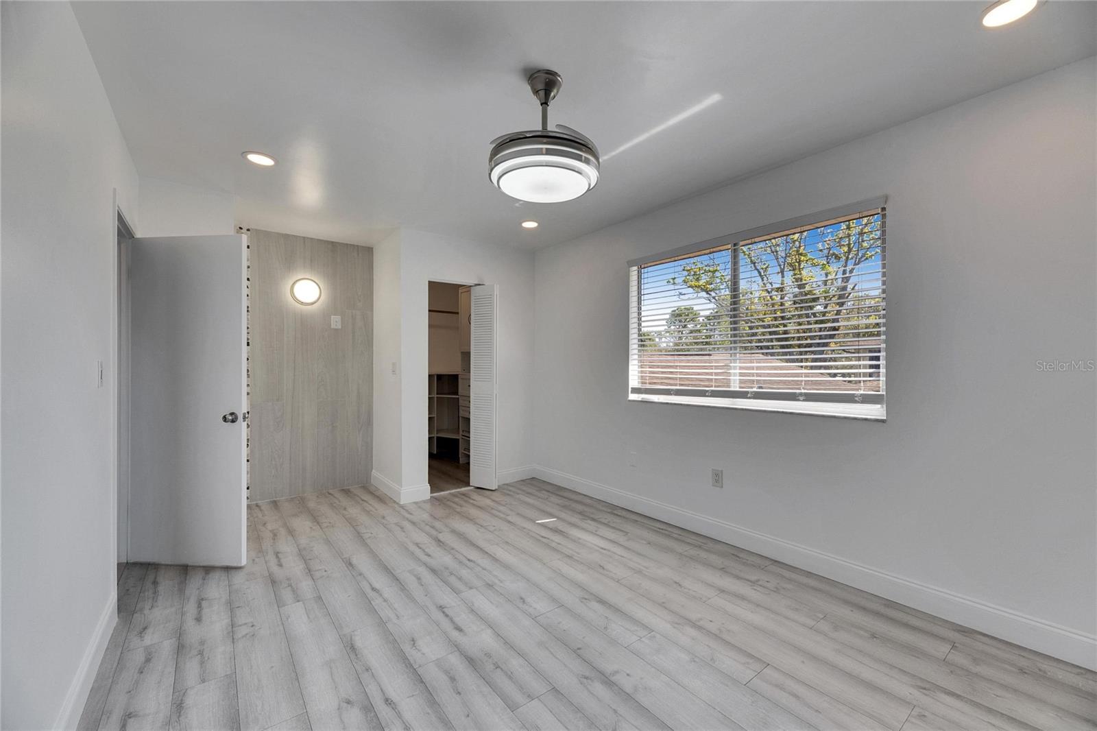 Image 19 of 31 For 1828 Bough Avenue 3