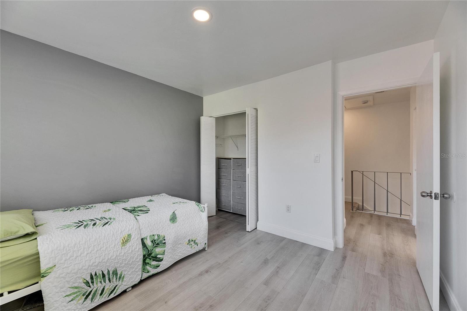 Image 23 of 31 For 1828 Bough Avenue 3